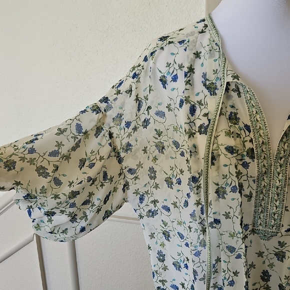 Floral Print Women's Top - Picture 3 of 6